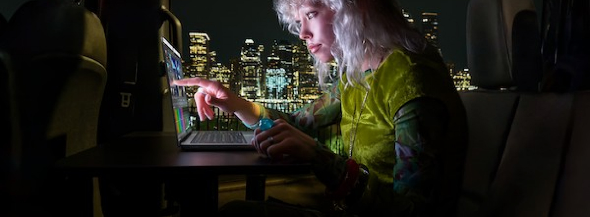 MacBook Pro táctil: todas las claves del primer Mac que puedes manejar con los dedos